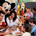 character-dining-cafe-disney